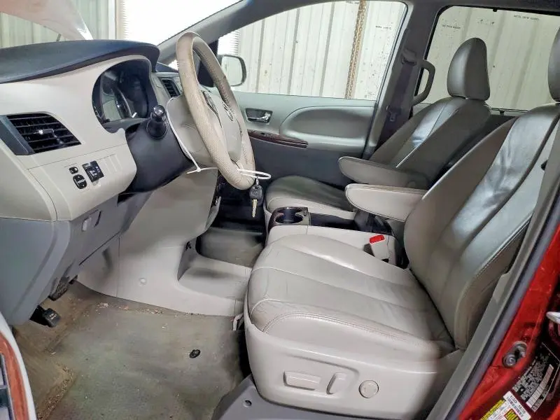 2013 TOYOTA SIENNA XLE 8-PASSENGER  