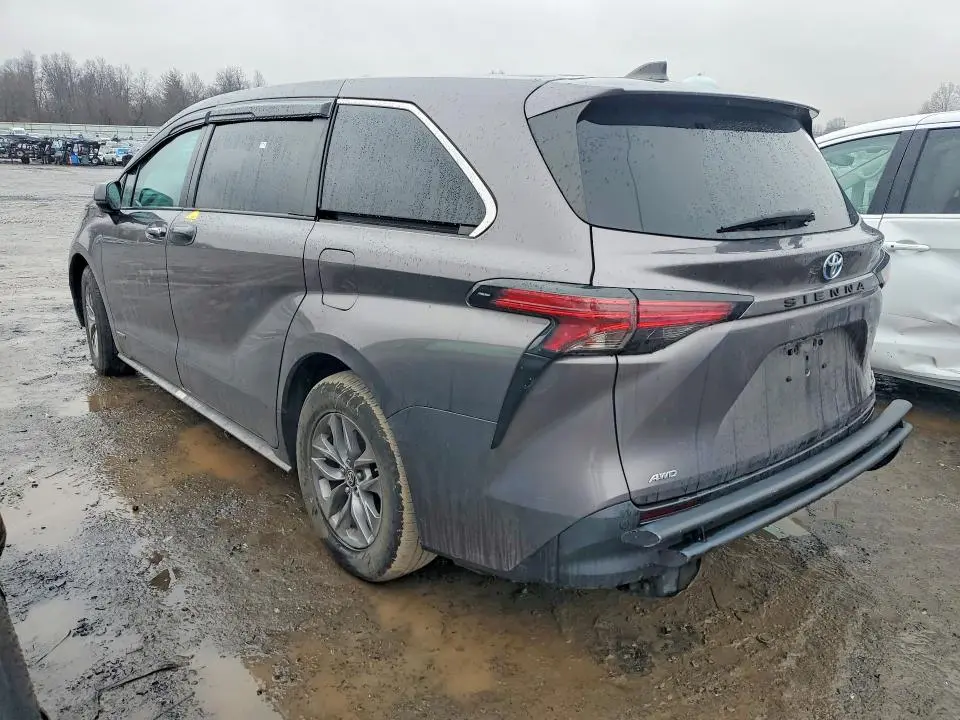 2021 TOYOTA SIENNA   