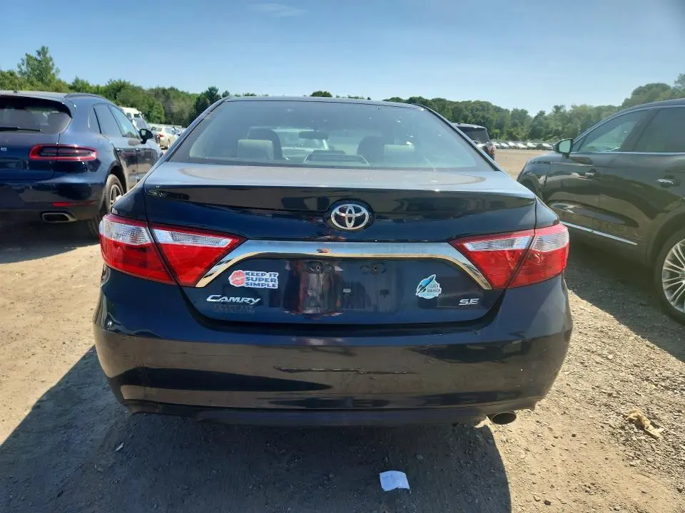 2017 TOYOTA CAMRY SE  