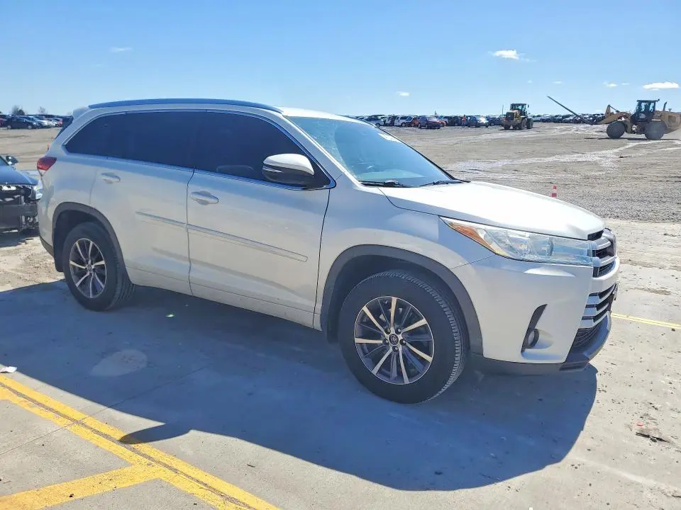2018 TOYOTA HIGHLANDER XLE  