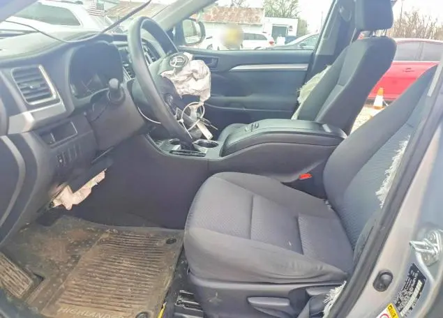 2016 TOYOTA HIGHLANDER LE  