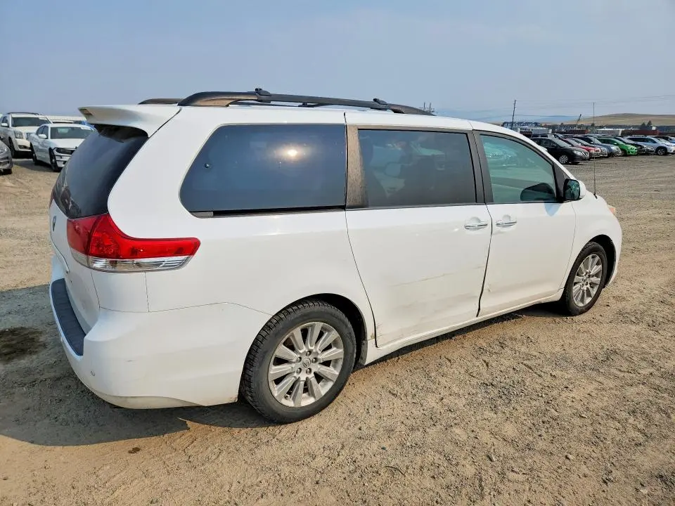 2013 TOYOTA SIENNA XLE 7-PASSENGER  
