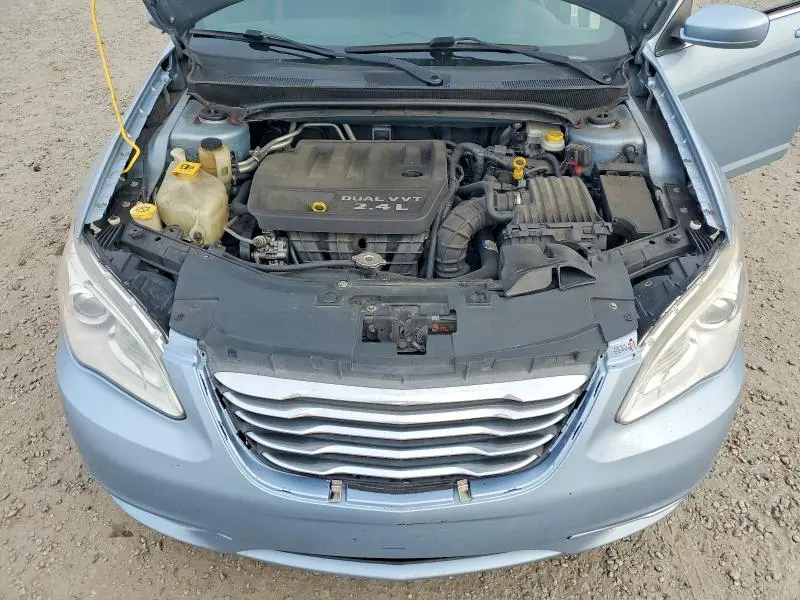 2013 CHRYSLER 200 LX  