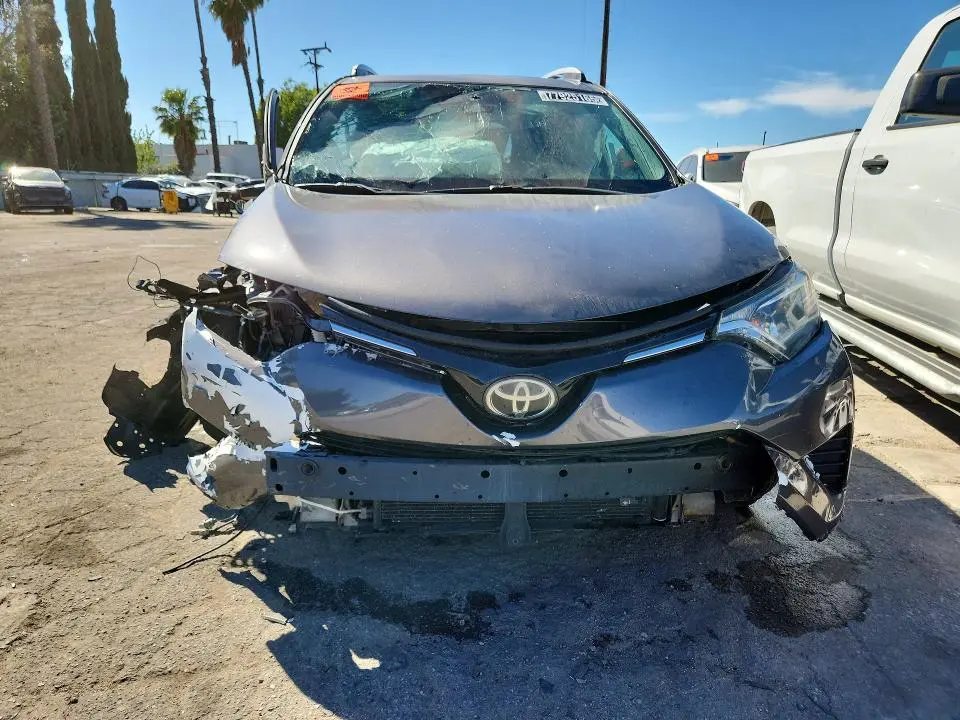 2017 TOYOTA RAV4 XLE  