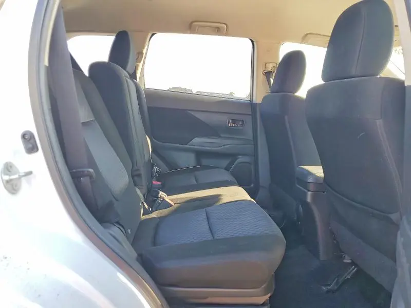 2014 MITSUBISHI OUTLANDER SE  