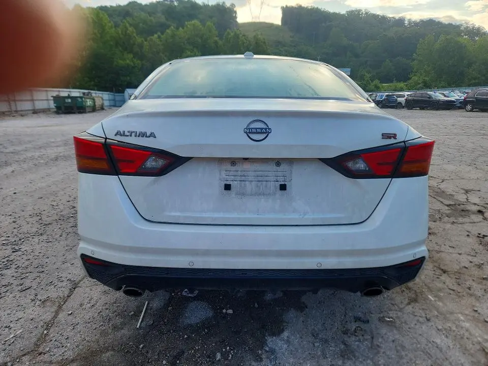 2024 NISSAN ALTIMA SR  