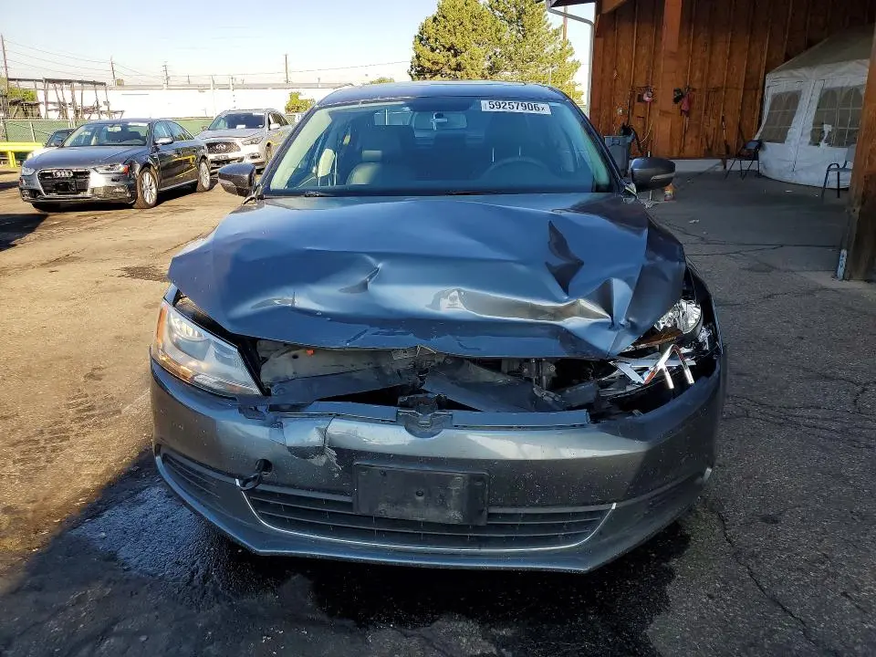 2013 VOLKSWAGEN JETTA SE  