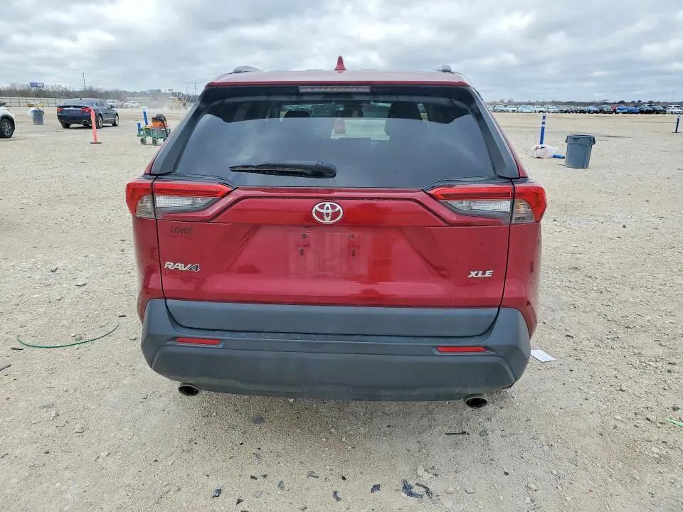 2021 TOYOTA RAV4 XLE  