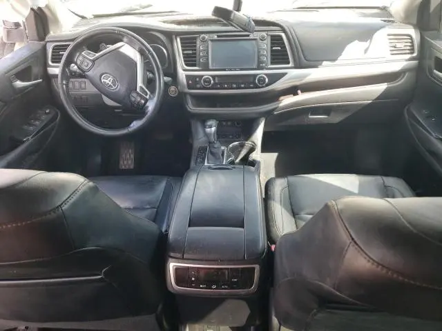 2017 TOYOTA HIGHLANDER SE  