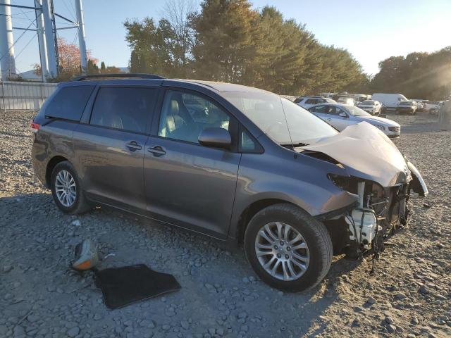 2011 TOYOTA SIENNA XLE