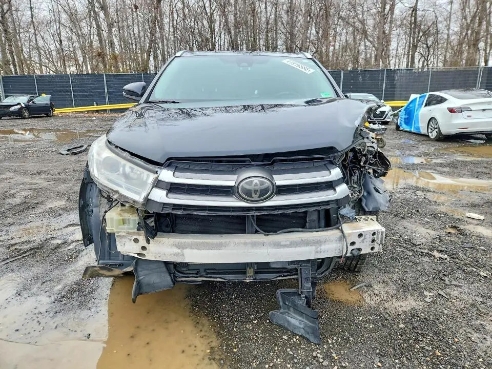 2017 TOYOTA HIGHLANDER XLE  