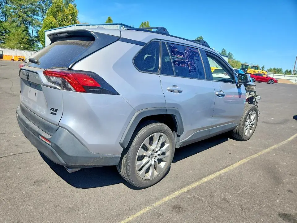 2022 TOYOTA RAV4 XLE PREMIUM  