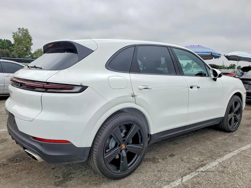 2025 PORSCHE CAYENNE   