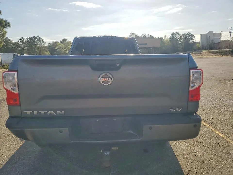 2017 NISSAN TITAN SV  