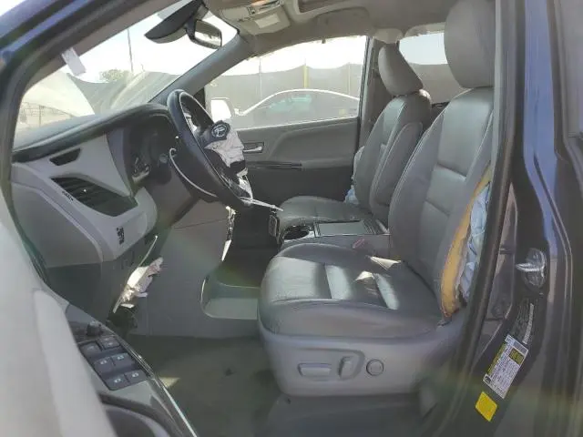 2020 TOYOTA SIENNA XLE  