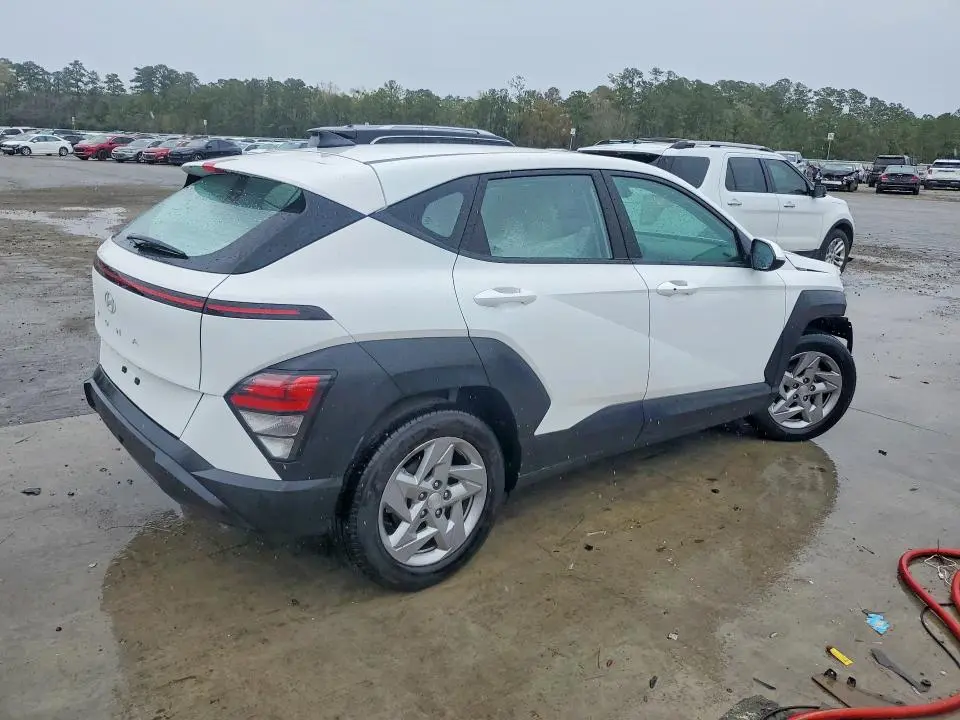 2024 HYUNDAI KONA SE  