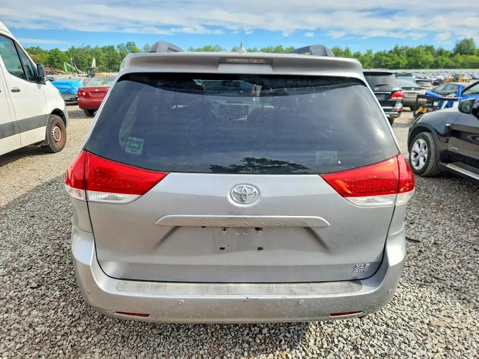 2013 TOYOTA SIENNA XLE 7-PASSENGER  