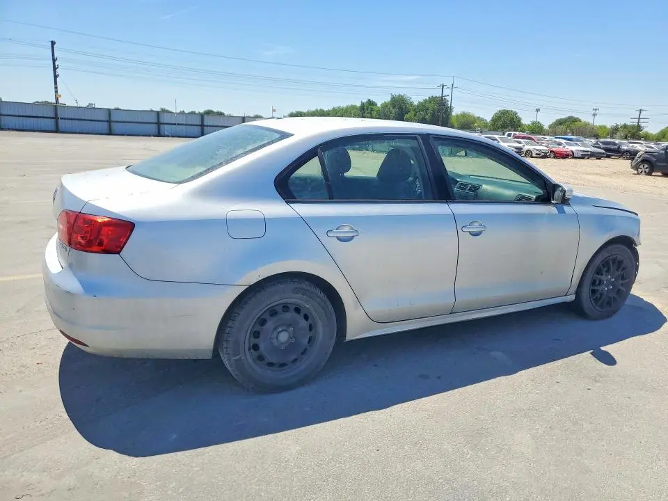 2011 VOLKSWAGEN JETTA SE  