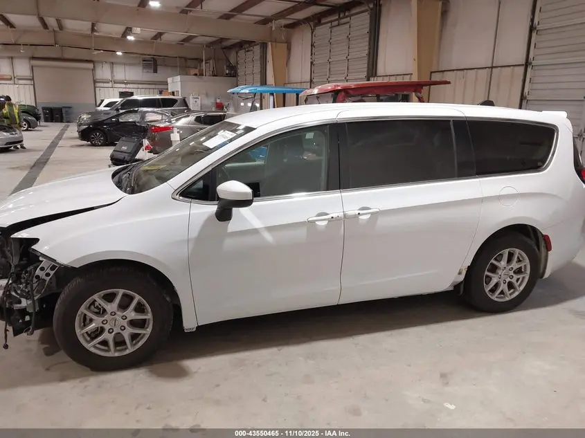 2022 CHRYSLER VOYAGER LX