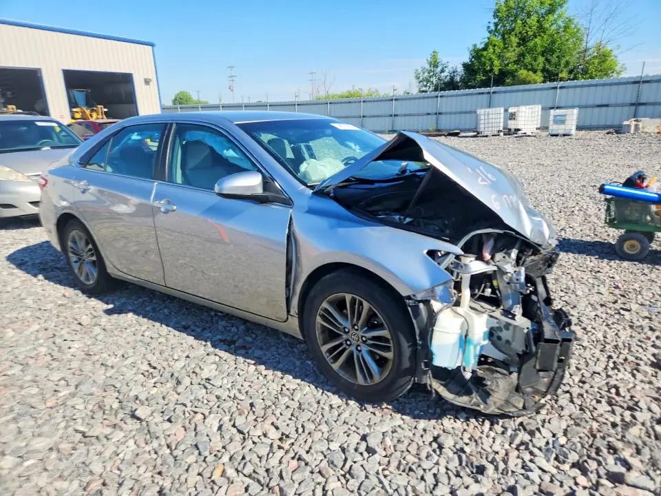 2015 TOYOTA CAMRY SE  