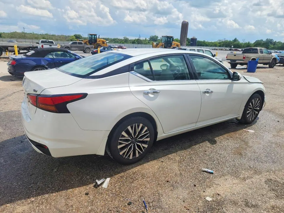 2024 NISSAN ALTIMA SV  