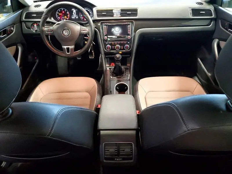 2015 VOLKSWAGEN PASSAT SE  