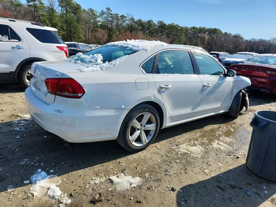 2013 VOLKSWAGEN PASSAT SE  