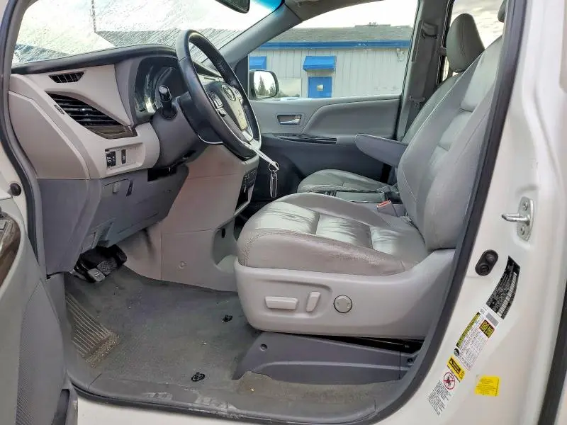 2015 TOYOTA SIENNA XLE  