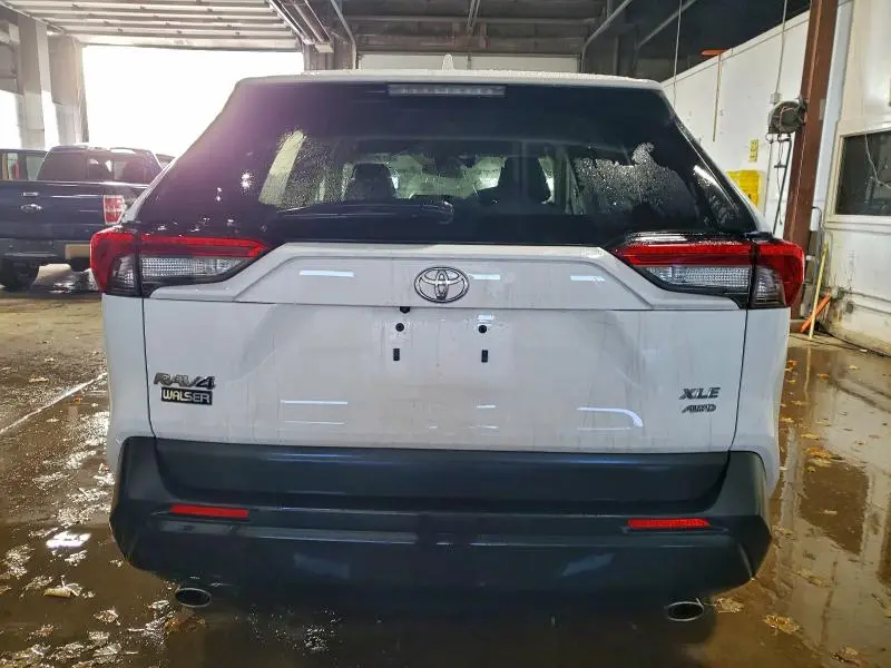 2025 TOYOTA RAV4 XLE  