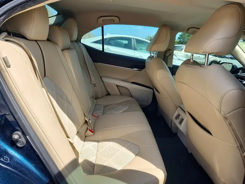 2019 TOYOTA CAMRY XLE  