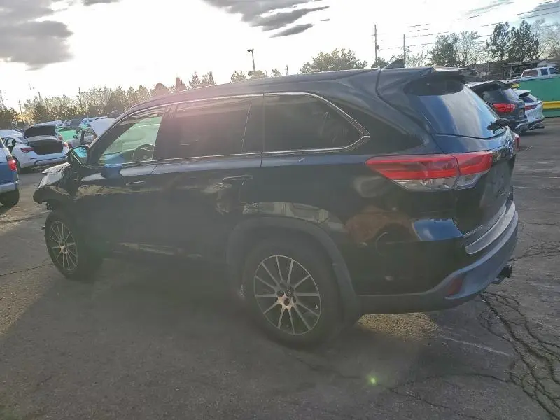 2018 TOYOTA HIGHLANDER SE  