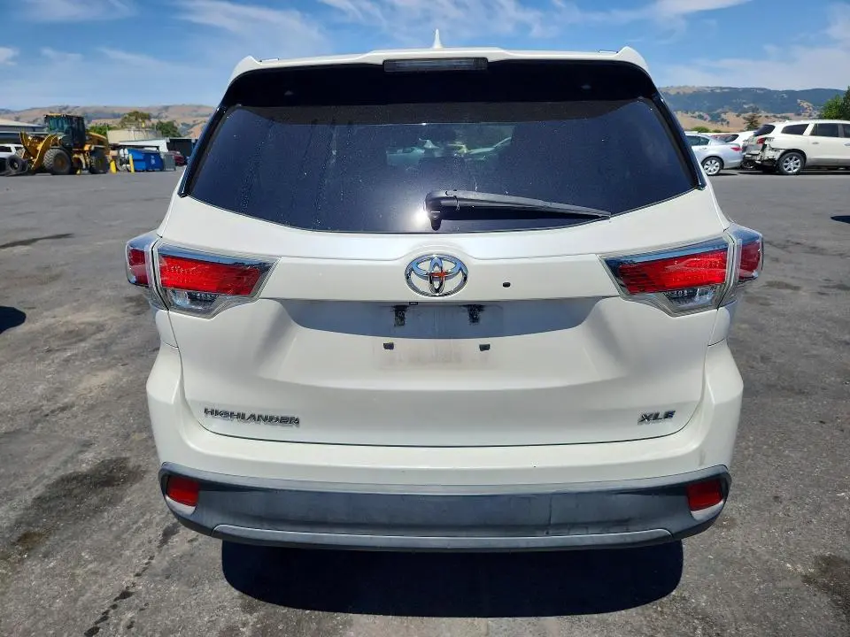 2016 TOYOTA HIGHLANDER XLE  