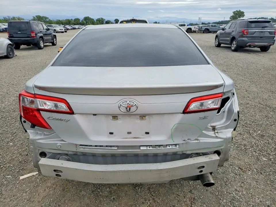 2014 TOYOTA CAMRY SE  