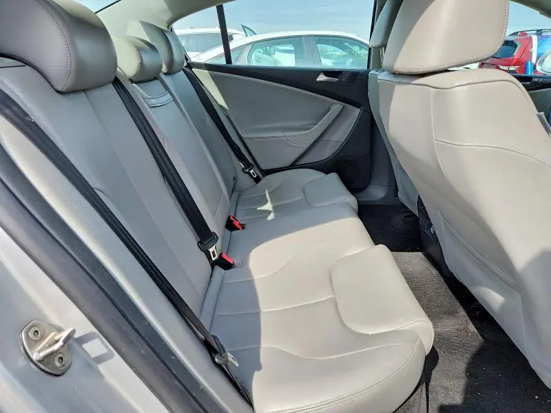 2010 VOLKSWAGEN PASSAT KOMFORT  