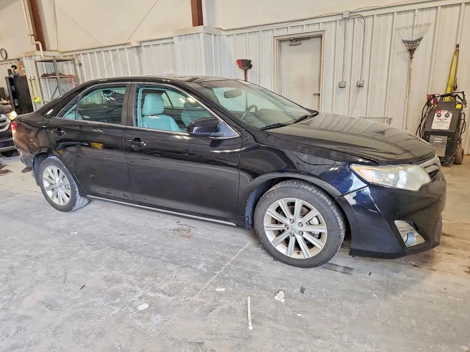 2013 TOYOTA CAMRY XLE  