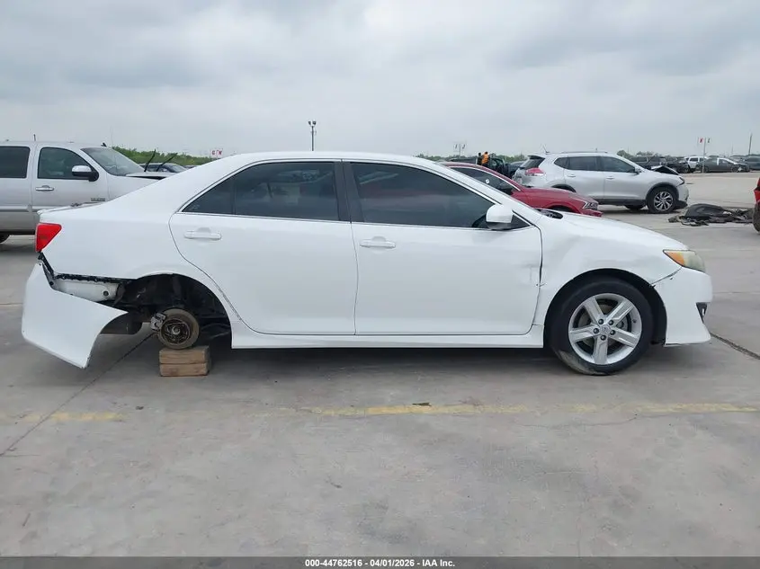 2014 TOYOTA CAMRY SE