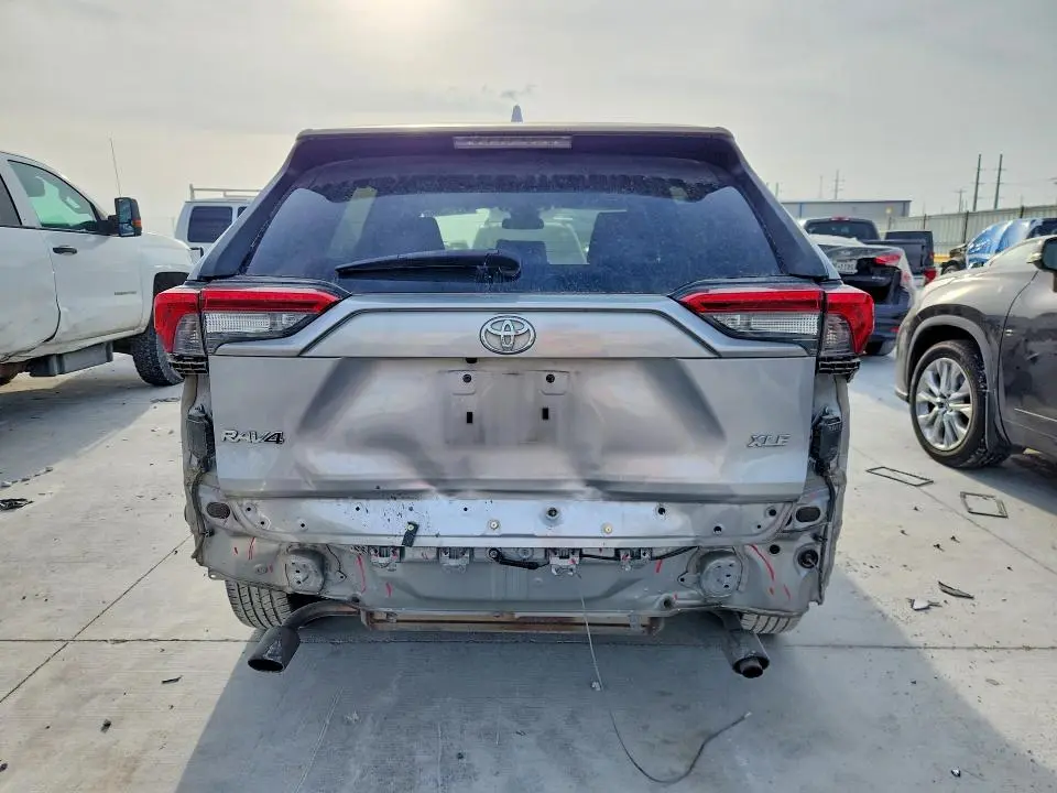 2019 TOYOTA RAV4 XLE  