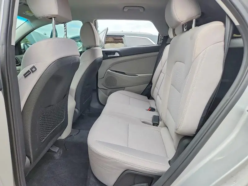 2021 HYUNDAI TUCSON SE  