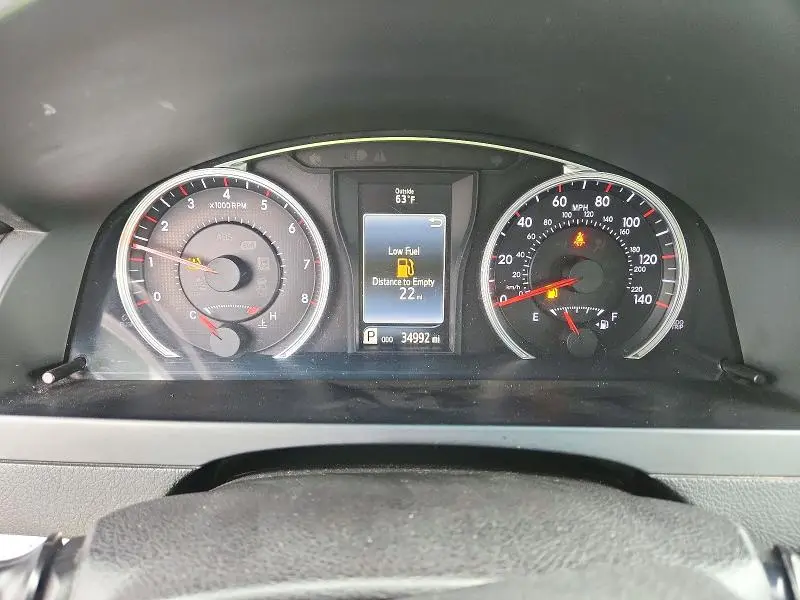 2016 TOYOTA CAMRY SE  