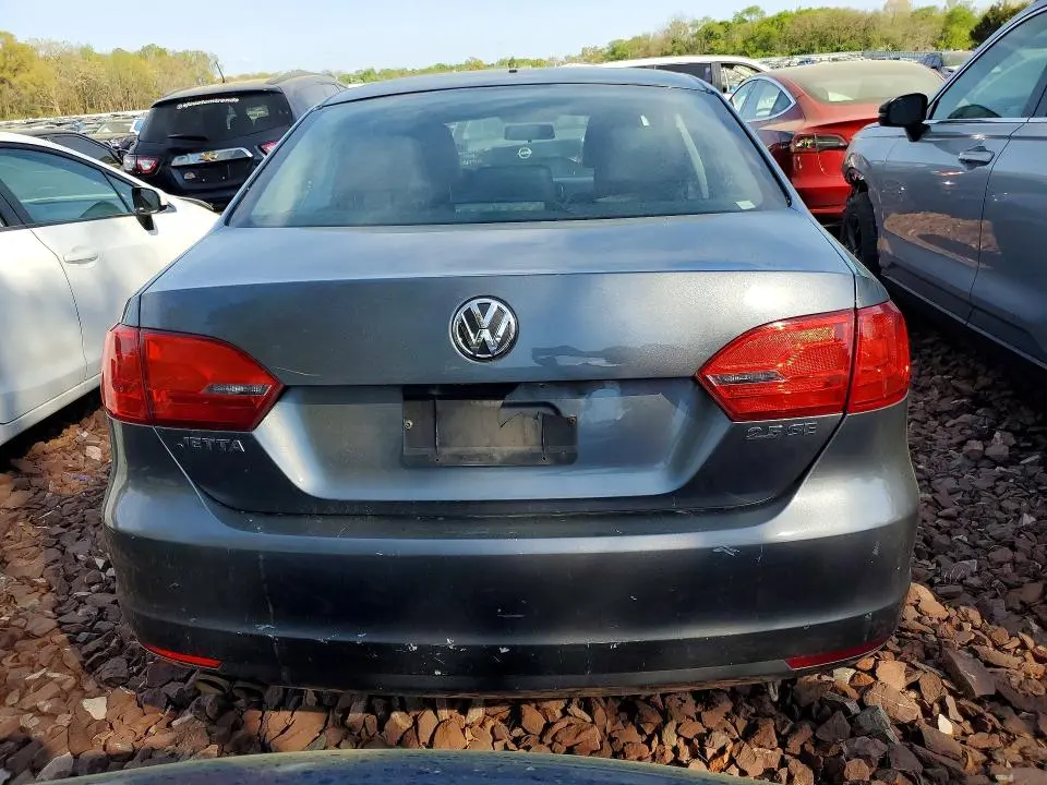2013 VOLKSWAGEN JETTA SE  