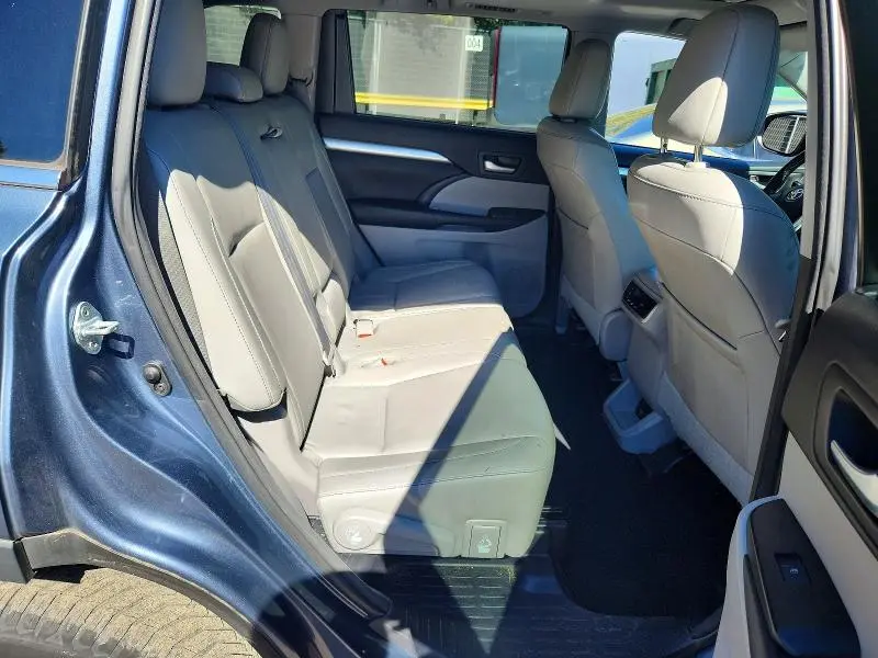 2017 TOYOTA HIGHLANDER XLE  