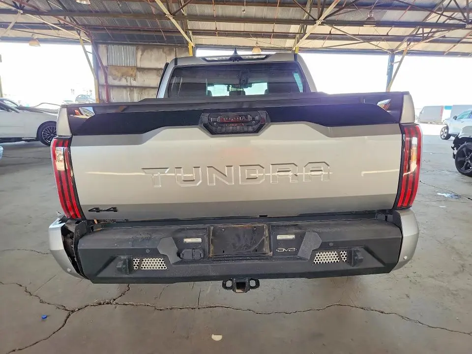2025 TOYOTA TUNDRA PLATINUM  