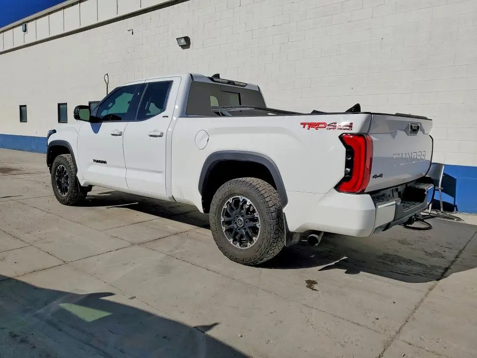 2023 TOYOTA TUNDRA SR5  