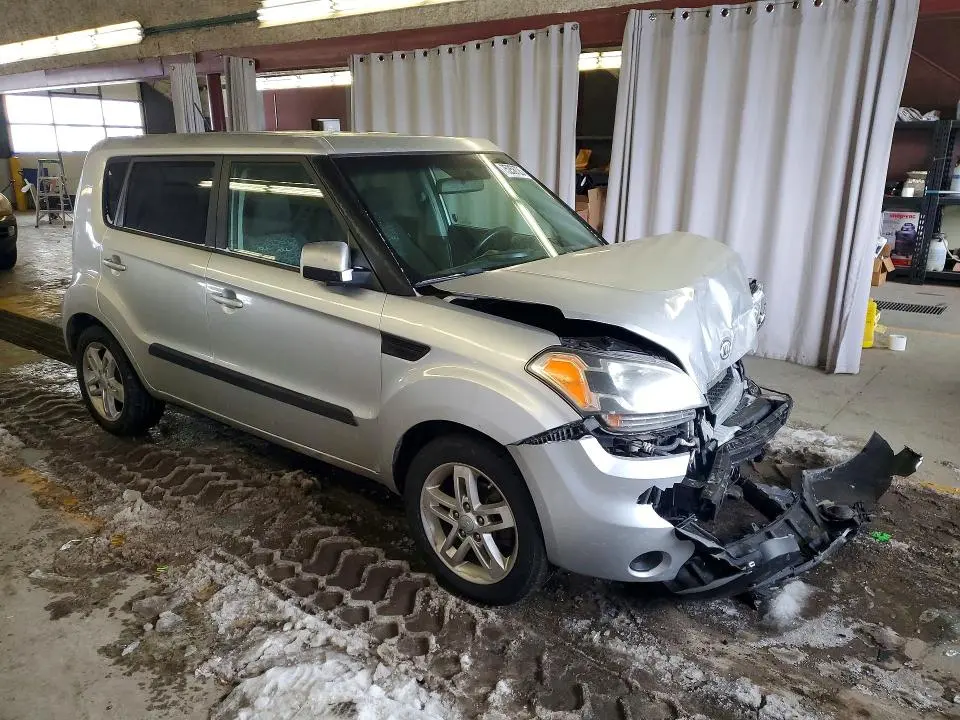 2011 KIA SOUL +  