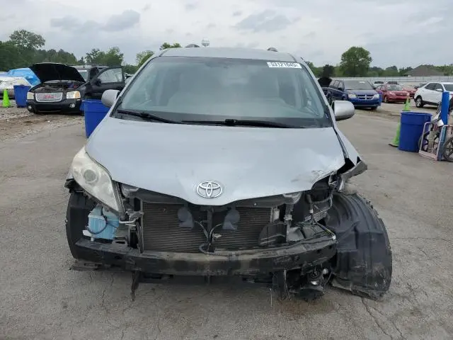 2017 TOYOTA SIENNA LE