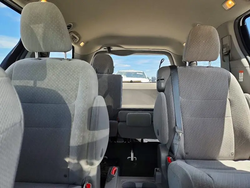 2019 TOYOTA SIENNA LE/XLE  