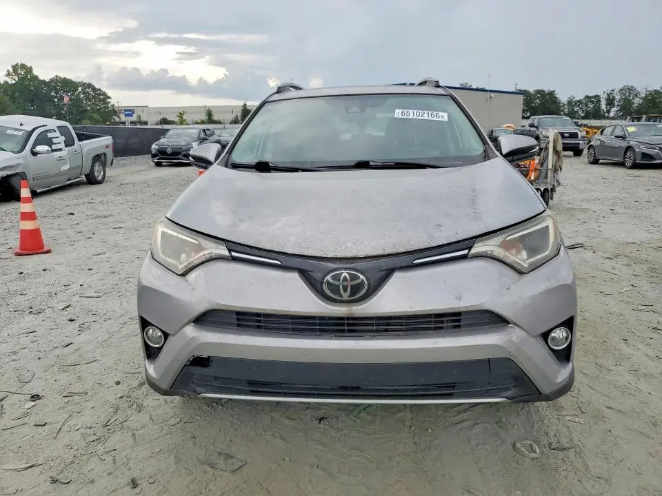 2018 TOYOTA RAV4 XLE  
