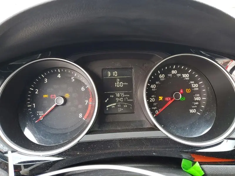 2016 VOLKSWAGEN JETTA SPORT  