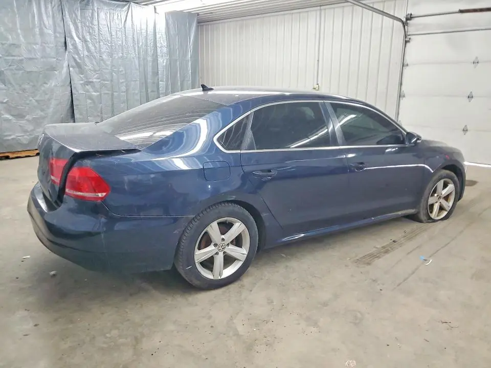 2013 VOLKSWAGEN PASSAT SE  