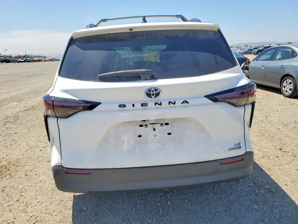 2023 TOYOTA SIENNA LE 8-PASSENGER  